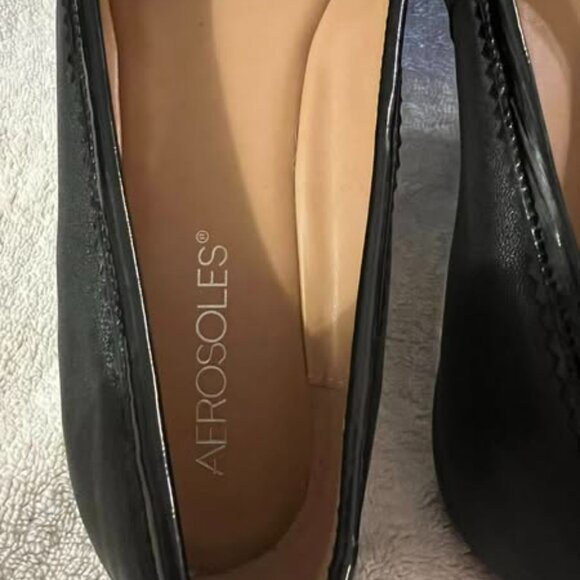 Size 9 - Aerosoles - Black Slip-On Flats - Picture 3 of 8